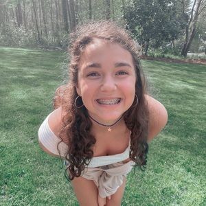 Meet your Posher, Claire